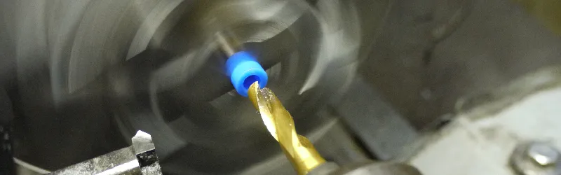 ３つの六角形が密着することで小径のワーク（加工物）をチャッキングしやすい。先端をカットしなくていい。