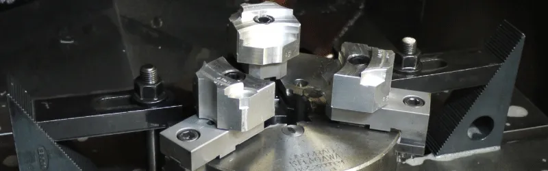 マシニングや五軸などのフライス加工でもカメチャックは効率化できます。後工程との連携がしやすい生爪です。