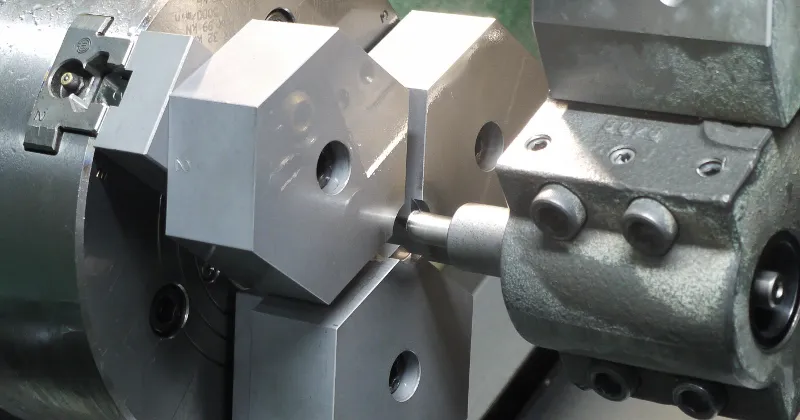 旋盤加工やマシニング加工の段取りを効率化する六角生爪カメチャック