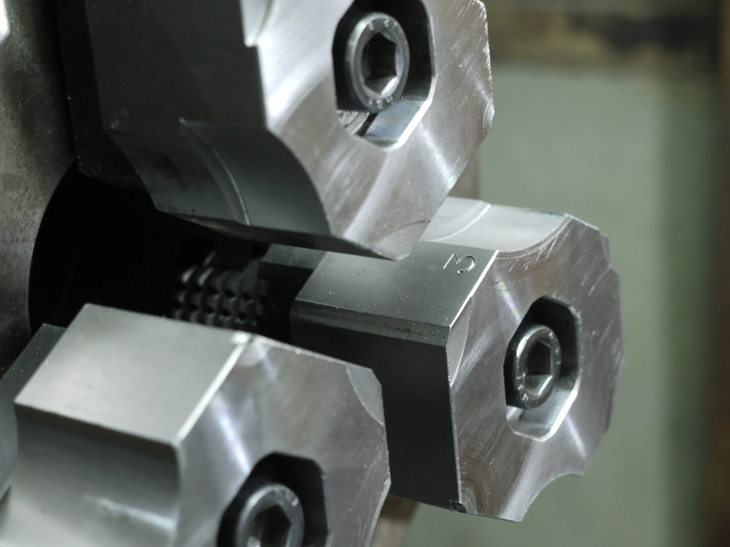 「ストレート成形」は、六角子爪・丸子爪のいずれでもセルフカットでご用意できます。